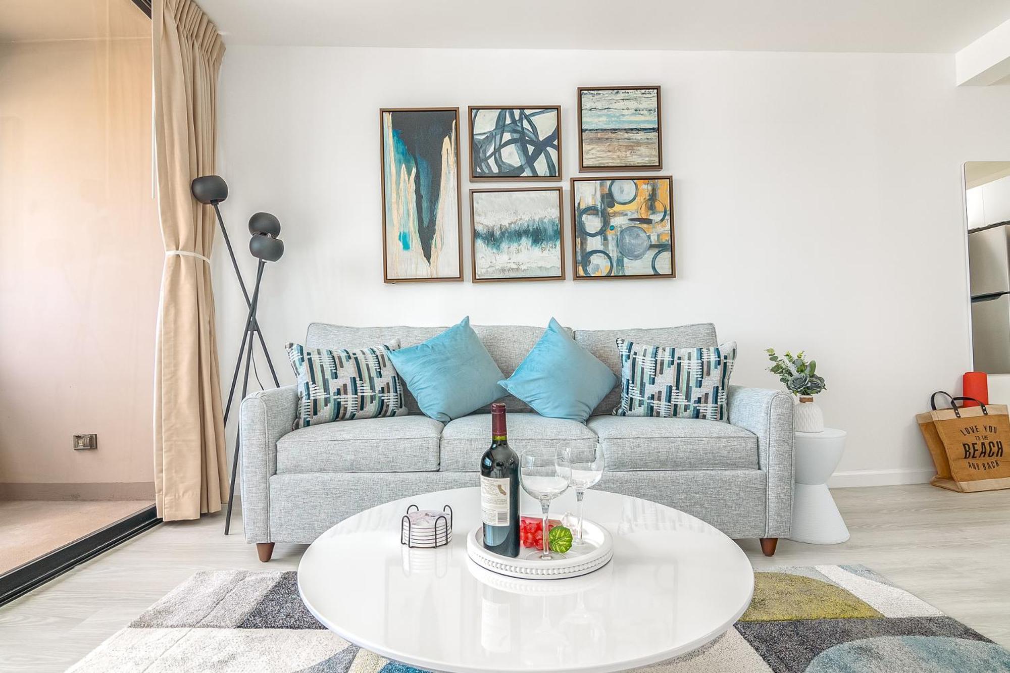 Newly Renovated 2 Bedroom Condo, 1 Block To Waikiki Beach, Free Parking Гонолулу Экстерьер фото