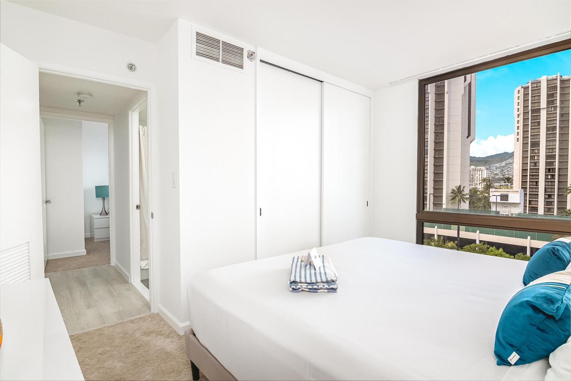 Newly Renovated 2 Bedroom Condo, 1 Block To Waikiki Beach, Free Parking Гонолулу Экстерьер фото