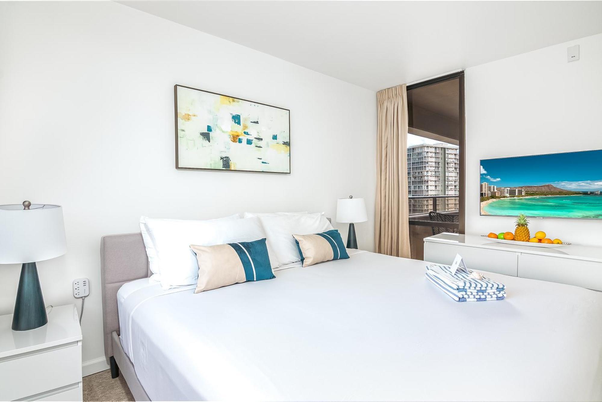 Newly Renovated 2 Bedroom Condo, 1 Block To Waikiki Beach, Free Parking Гонолулу Экстерьер фото