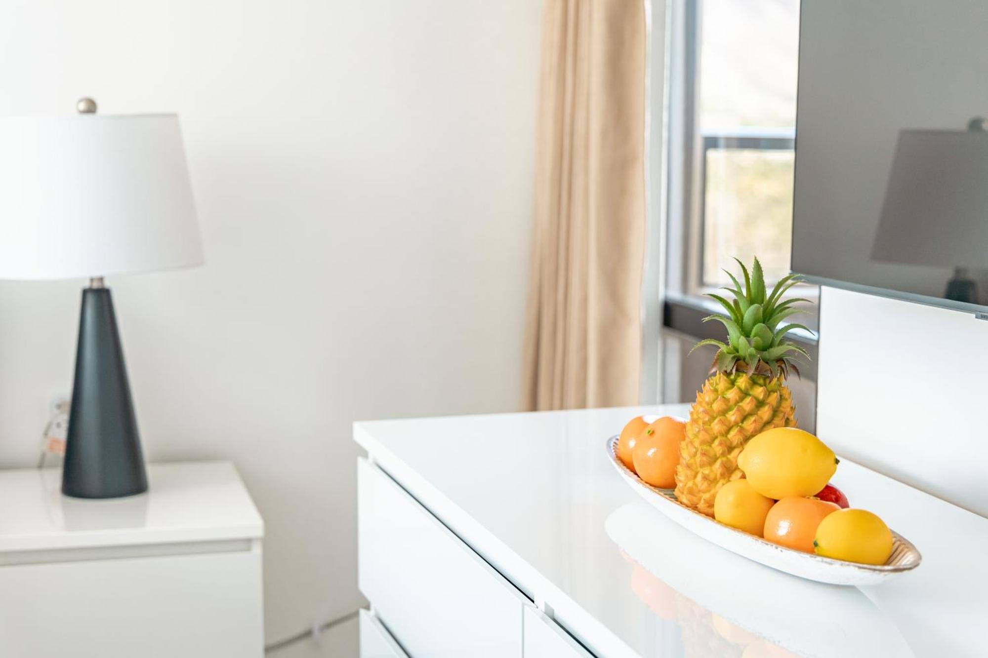 Newly Renovated 2 Bedroom Condo, 1 Block To Waikiki Beach, Free Parking Гонолулу Экстерьер фото